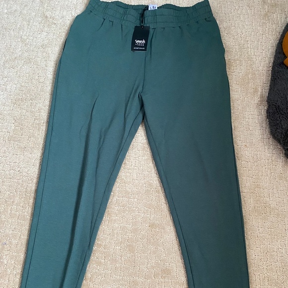 New wirh tags smash and Tess joggers - Picture 1 of 1